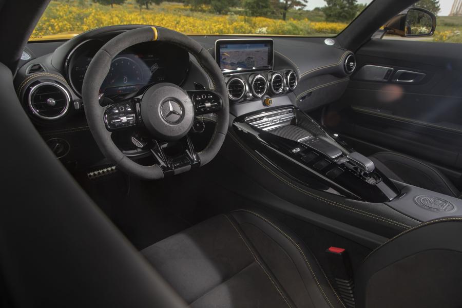 Интерьер Mercedes-AMG GT R (C190) 2019 года  (NA) (фото 76 из 85)
